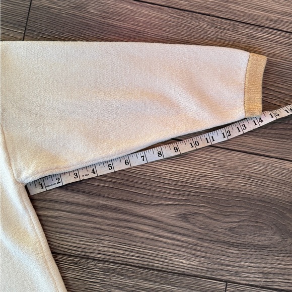 St John medium Santana Knit Sweater Cream Ivory with metallic gold crest - Picture 4 of 12